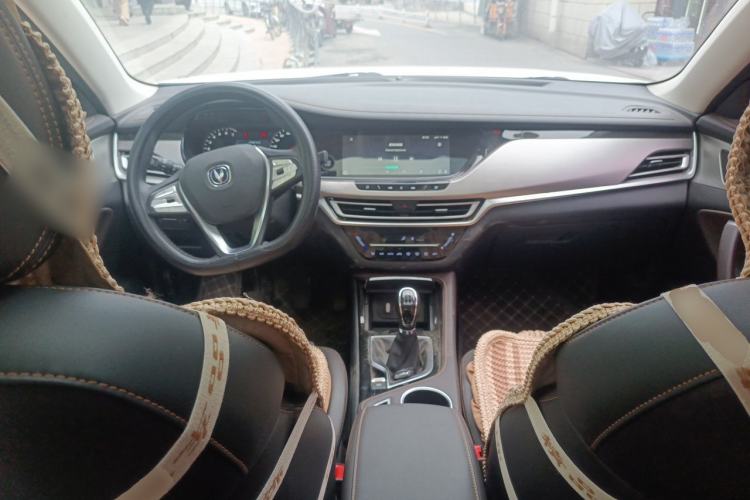 Used CHANGAN CS35PLUS 2019 1.6L Manual Cool Edition Center Console