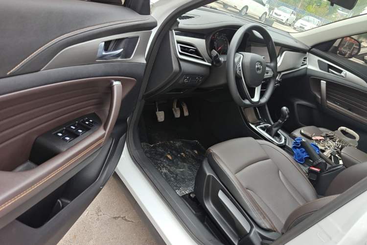 Used CHANGAN CS35PLUS 2019 1.6L Manual Chuanlian Edition Driver Seat