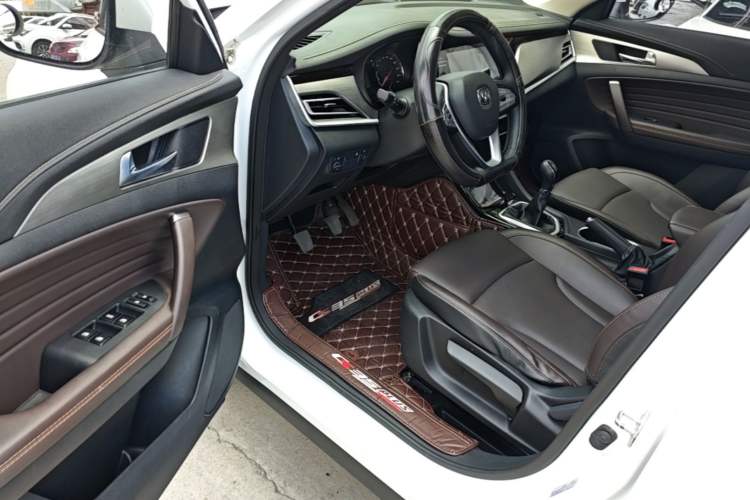 Used CHANGAN CS35PLUS 2019 1.6L Manual Chuanlian Edition Driver Seat