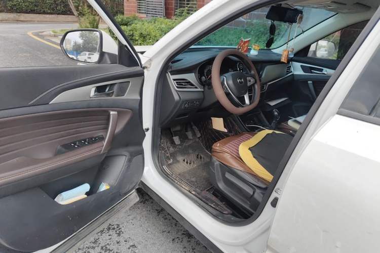 Used CHANGAN CS35PLUS 2019 1.6L Manual E-Link Upgrade Edition Driver Seat