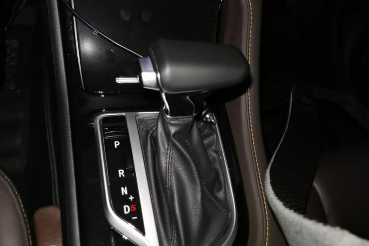 Used CHANGAN CS35PLUS 2019 1.6L Automatic Yue Lian Upgrade Edition Gear Lever