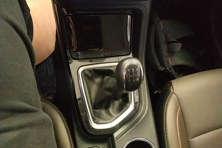 Used CHANGAN CS35PLUS 2019 1.6L Manual E-Link Upgrade Edition Gear Lever