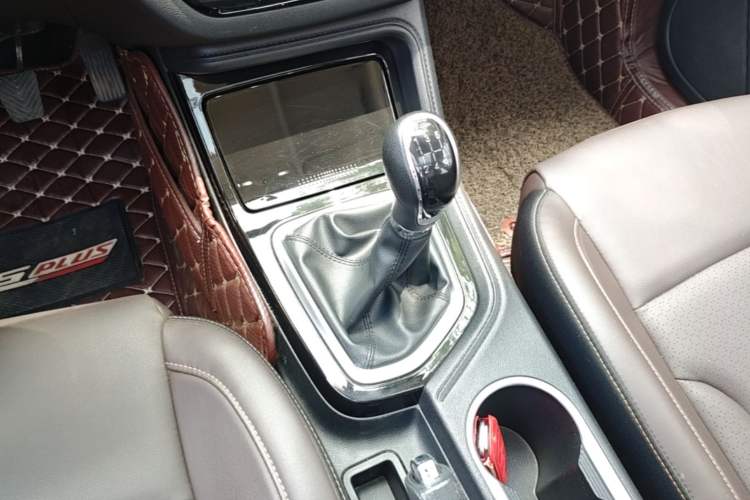 Used CHANGAN CS35PLUS 2019 1.6L Manual Chuanlian Edition Gear Lever