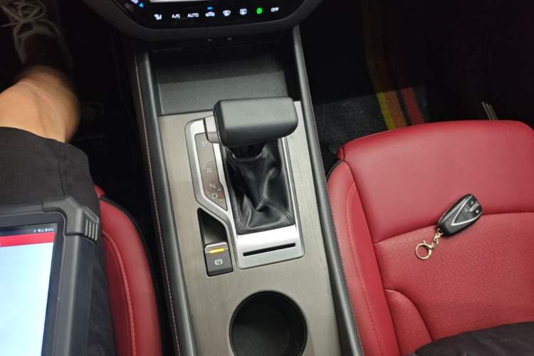 Used CHANGAN CS35PLUS 2019 1.4T DCT CoolLink Blue Whale Edition Gear Lever