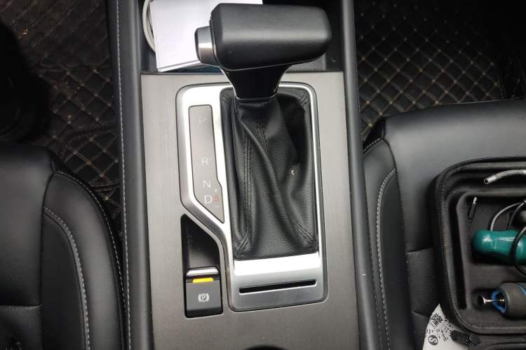 Used CHANGAN CS35PLUS 2019 1.4T DCT Chuanlian Blue Whale Edition Gear Lever