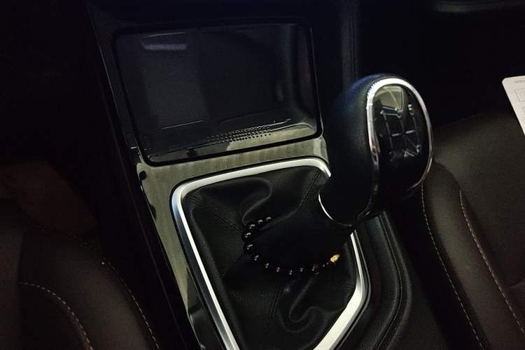 Used CHANGAN CS35PLUS 2019 1.6L Manual E-Link Upgrade Edition Gear Lever