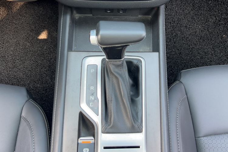 Used CHANGAN CS35PLUS 2019 1.4T DCT Chuanlian Blue Whale Edition Gear Lever