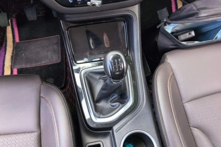 Used CHANGAN CS35PLUS 2019 1.6L Manual Chuanlian Edition Gear Lever