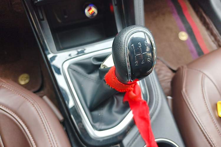 Used CHANGAN CS35PLUS 2019 1.6L Manual Chuanlian Edition Gear Lever