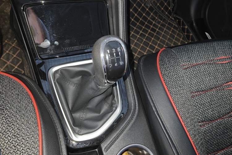 Used CHANGAN CS35PLUS 2019 1.6L Manual Chuanlian Edition Gear Lever