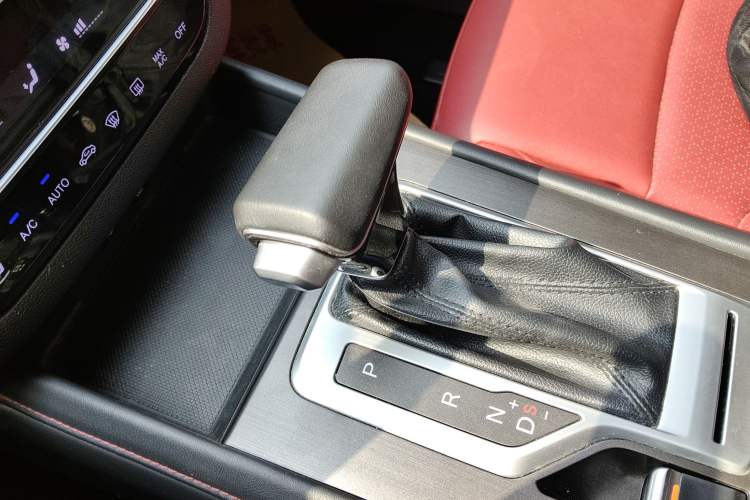 Used CHANGAN CS35PLUS 2019 1.4T DCT Chuanlian Blue Whale Edition Gear Lever