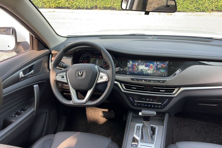Used CHANGAN CS35PLUS 2019 1.4T DCT Chuanlian Blue Whale Edition Interior 2