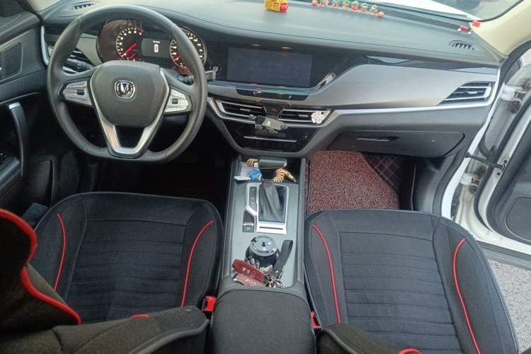 Used CHANGAN CS35PLUS 2019 1.4T DCT Chuanlian Blue Whale Edition Interior 2