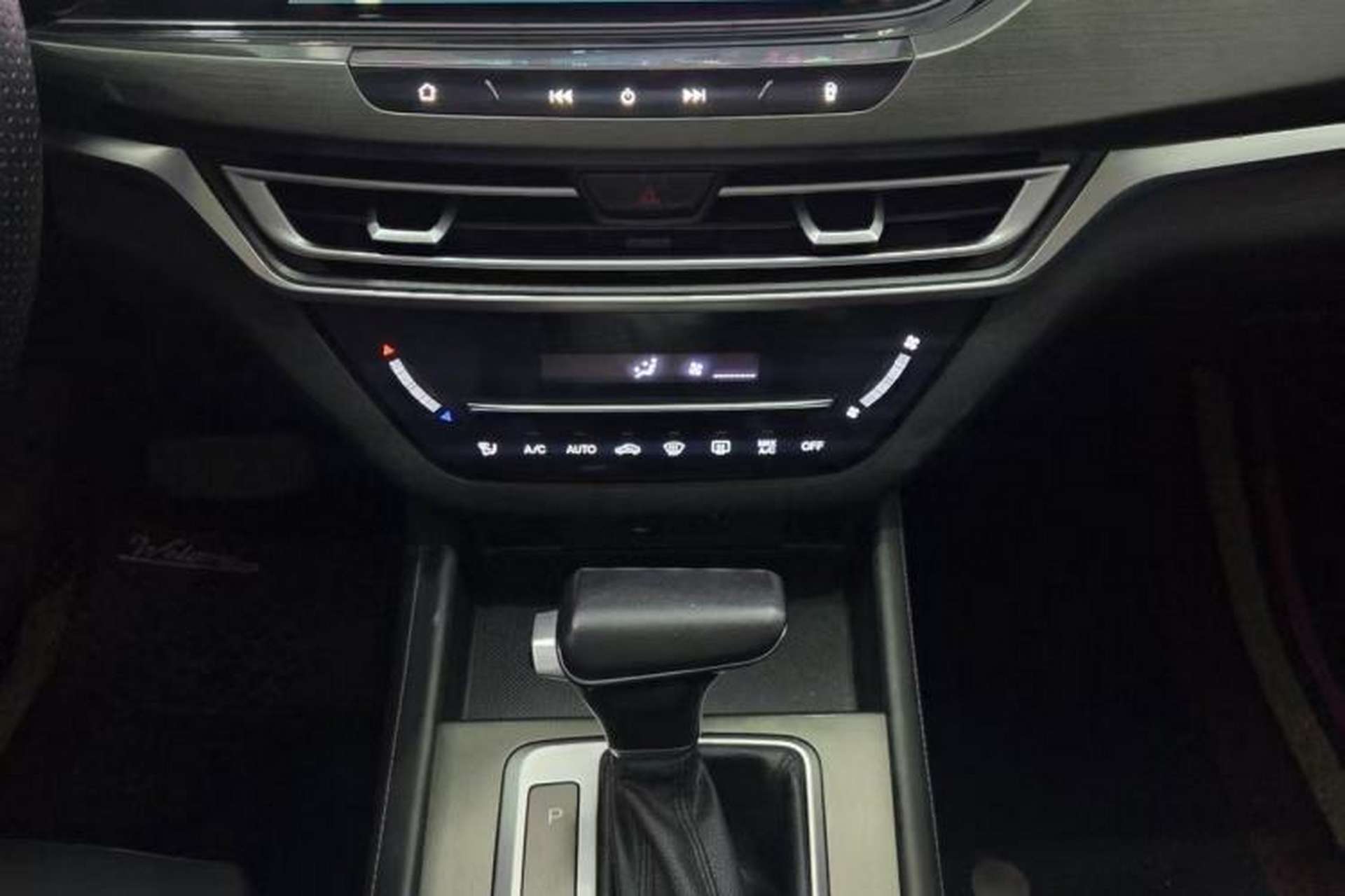 Used CHANGAN CS35PLUS 2019 1.4T DCT Chuanlian Blue Whale Edition Interior 3