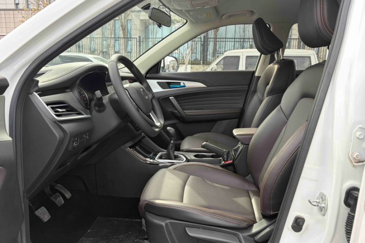Used CHANGAN CS35PLUS 2019 1.6L Manual E-Link Upgrade Edition Interior 4
