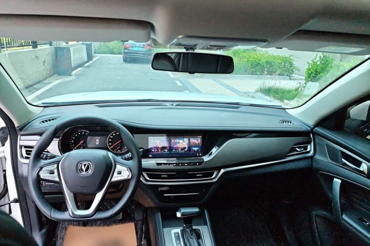 Used CHANGAN CS35PLUS 2019 1.4T DCT Chuanlian Blue Whale Edition Interior 4