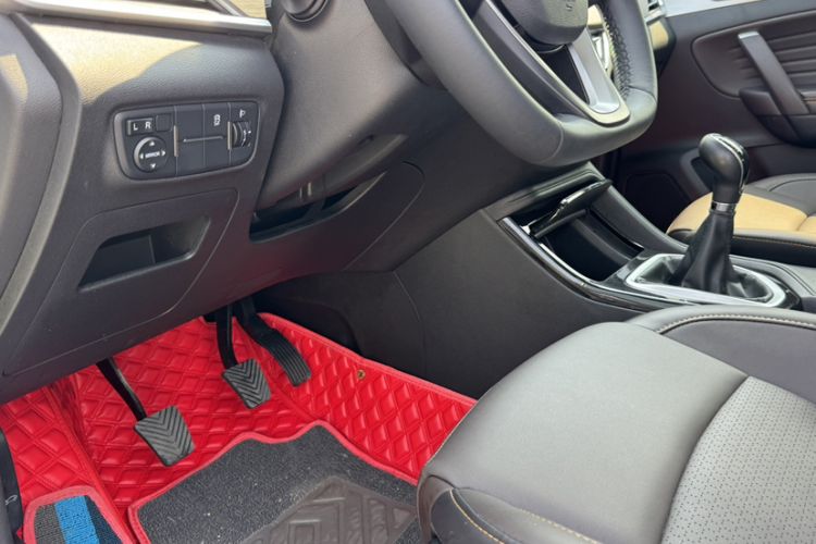 Used CHANGAN CS35PLUS 2019 1.6L Manual Chuanlian Edition Interior 5