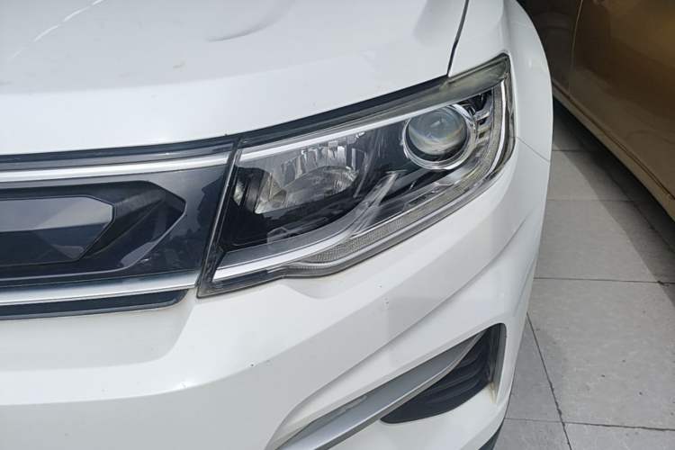 Used CHANGAN CS35PLUS 2019 1.6L Manual Chuanlian Edition Left Front Headlight