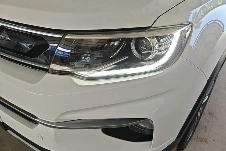 Used CHANGAN CS35PLUS 2019 1.6L Manual Chuanlian Edition Left Front Headlight