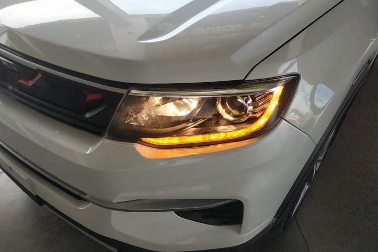 Used CHANGAN CS35PLUS 2019 1.4T DCT CoolLink Blue Whale Edition Left Front Headlight