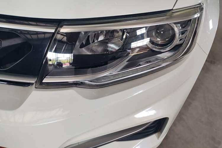 Used CHANGAN CS35PLUS 2019 1.6L Manual Chuanlian Edition Left Front Headlight