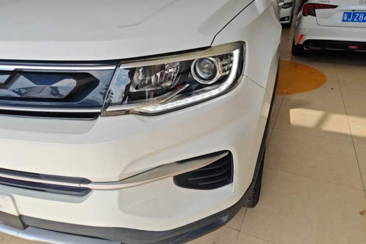 Used CHANGAN CS35PLUS 2019 1.6L Manual Chuanlian Edition Left Front Headlight