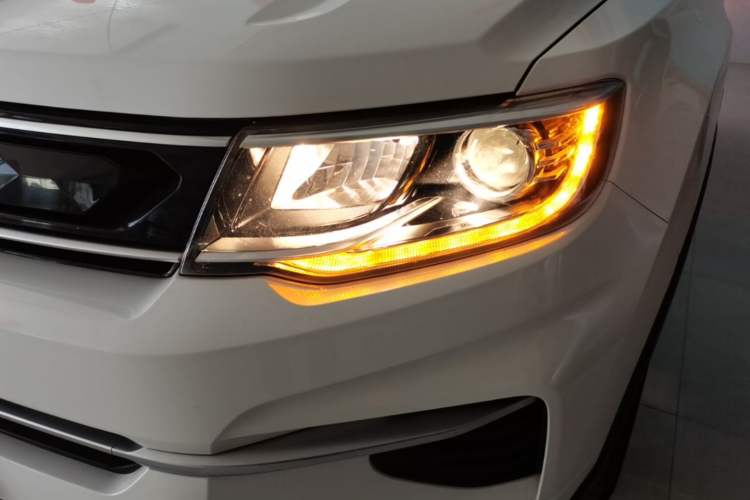 Used CHANGAN CS35PLUS 2019 1.6L Automatic Changlian Edition Left Front Headlight