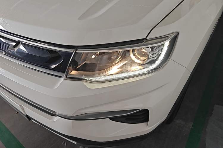 Used CHANGAN CS35PLUS 2019 1.6L Manual Chuanlian Edition Left Front Headlight