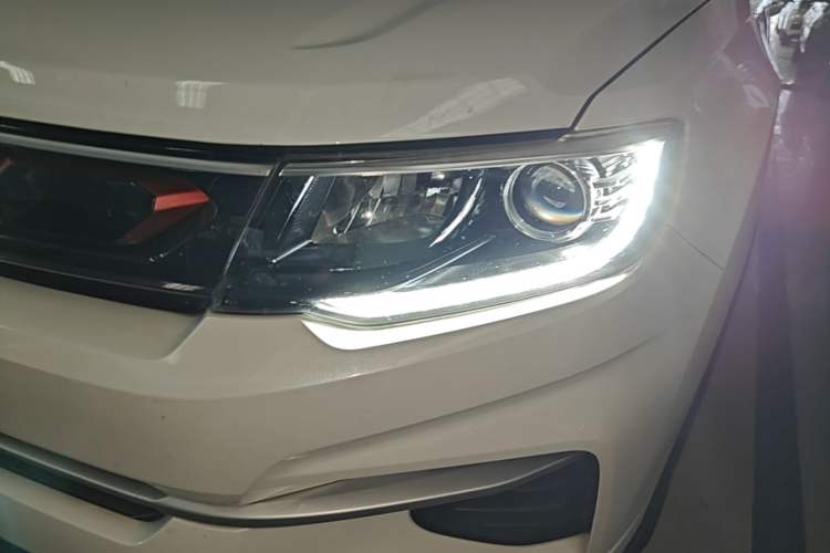 Used CHANGAN CS35PLUS 2019 1.4T DCT Chuanlian Blue Whale Edition Left Front Headlight