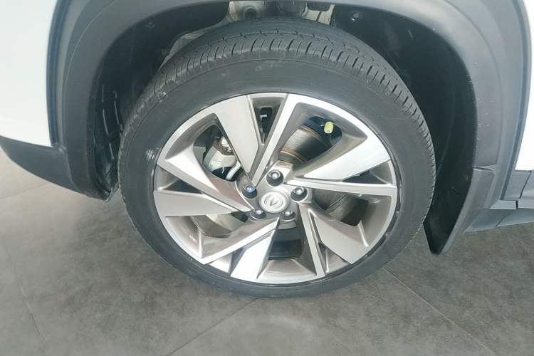 Used CHANGAN CS35PLUS 2019 1.4T DCT CoolLink Blue Whale Edition Left Front Wheel Hub