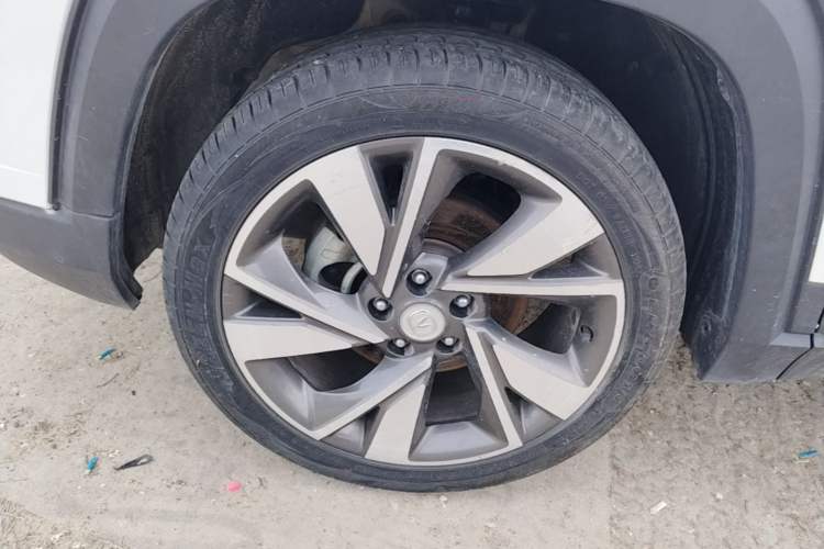 Used CHANGAN CS35PLUS 2019 1.4T DCT CoolLink Blue Whale Edition Left Front Wheel Hub