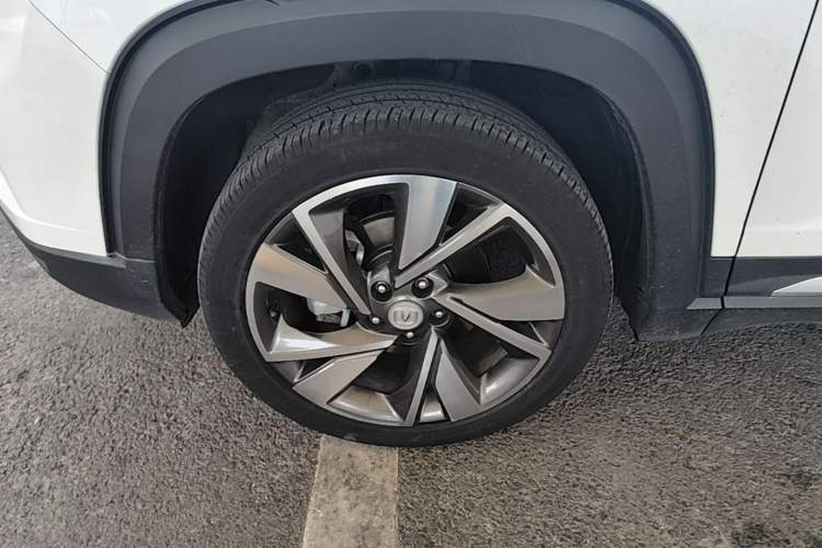 Used CHANGAN CS35PLUS 2019 1.4T DCT Smart Connect Blue Whale Edition Left Front Wheel Hub