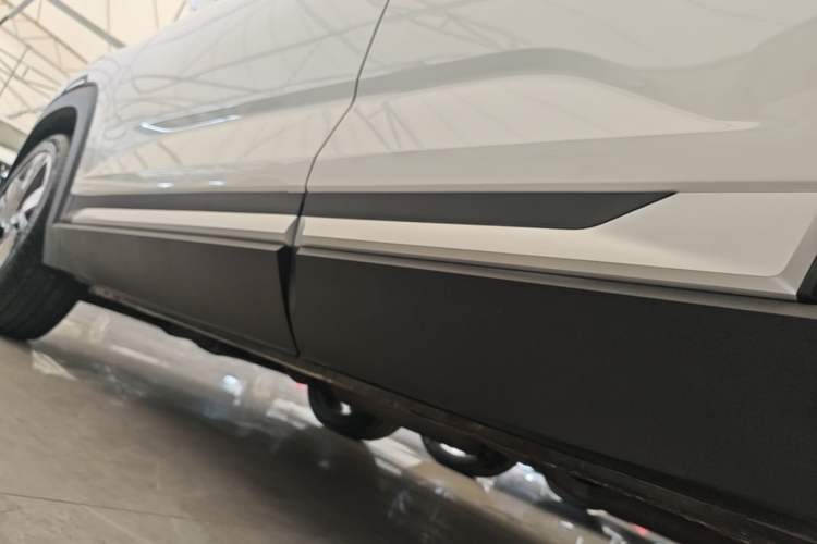 Used CHANGAN CS35PLUS 2019 1.4T DCT CoolLink Blue Whale Edition Left Side Sill