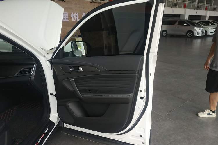 Used CHANGAN CS35PLUS 2019 1.4T DCT CoolLink Blue Whale Edition Right Front Door Interior