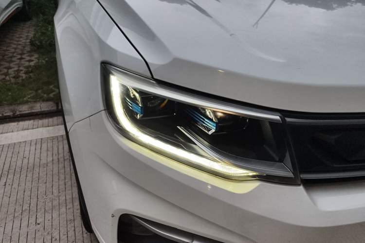 Used CHANGAN CS35PLUS 2019 1.6L Automatic CoolLink Edition Right Front Headlight