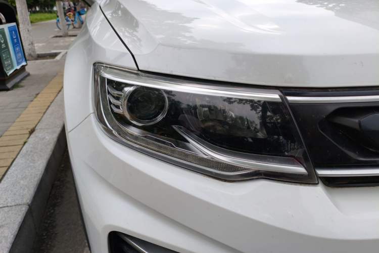 Used CHANGAN CS35PLUS 2019 1.6L Manual Chuanlian Edition Right Front Headlight