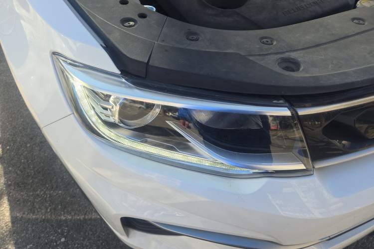Used CHANGAN CS35PLUS 2019 1.6L Manual Chuanlian Edition Right Front Headlight
