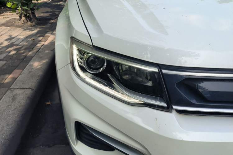 Used CHANGAN CS35PLUS 2019 1.6L Manual E-Link Upgrade Edition Right Front Headlight
