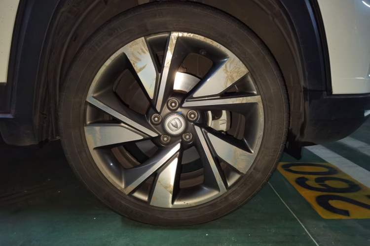 Used CHANGAN CS35PLUS 2019 1.4T DCT CoolLink Blue Whale Edition Right Front Wheel Hub