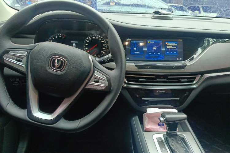 Used CHANGAN CS35PLUS 2020 1.4T DCT Yue Lian Blue Whale Edition Center Console