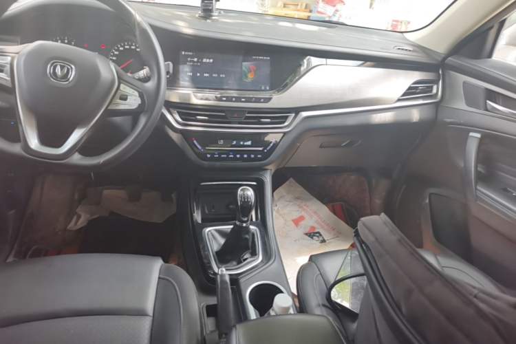 Used CHANGAN CS35PLUS 2021 Revised Version Glory Million Edition 1.6L Manual Luxury Edition Audio And AC Panel
