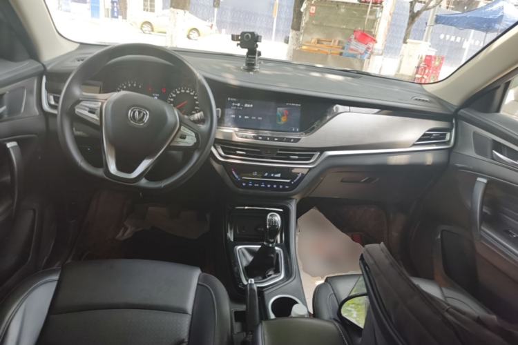 Used CHANGAN CS35PLUS 2021 Revised Version Glory Million Edition 1.6L Manual Luxury Edition Center Console