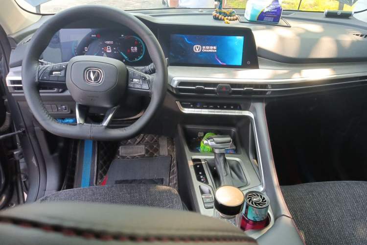 Used CHANGAN CS35PLUS 2021 Blue Whale NE 1.4T DCT Luxury Model Center Console