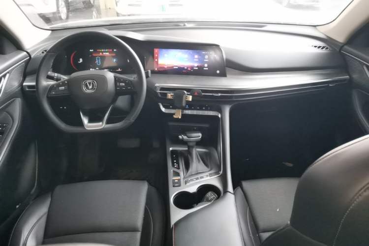 Used CHANGAN CS35PLUS 2021 Blue Whale NE 1.4T DCT Prestige Model Center Console