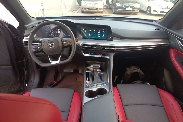 Used CHANGAN CS35PLUS 2021 Revised Version Blue Whale NE 1.4T DCT Luxury Edition Center Console