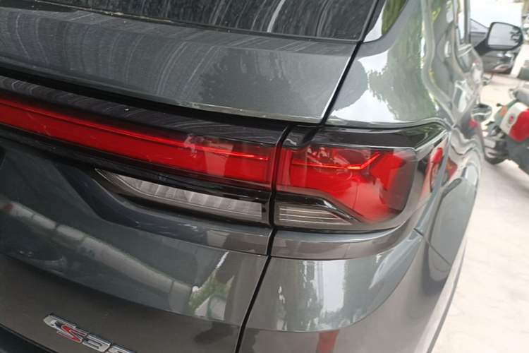 Used CHANGAN CS35PLUS 2021 Revised Version Blue Whale NE 1.4T DCT Luxury Edition Exterior 3