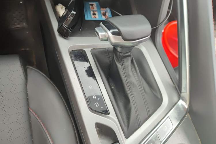 Used CHANGAN CS35PLUS 2021 Revised Version Blue Whale NE 1.4T DCT Luxury Edition Gear Lever