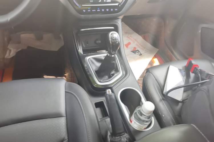 Used CHANGAN CS35PLUS 2021 Revised Version Glory Million Edition 1.6L Manual Luxury Edition Gear Lever