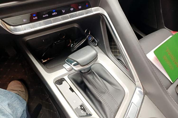 Used CHANGAN CS35PLUS 2021 Revised Version Blue Whale NE 1.4T DCT Luxury Edition Gear Lever