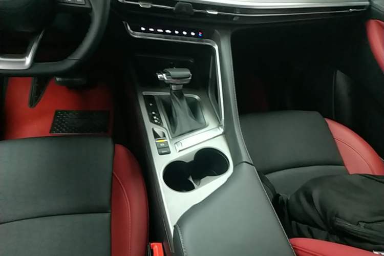 Used CHANGAN CS35PLUS 2021 Revised Version Blue Whale NE 1.4T DCT Luxury Edition Gear Lever